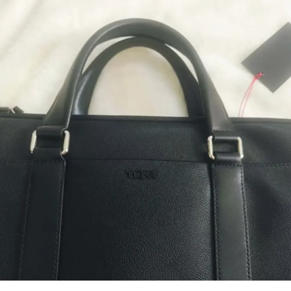 NWT Tumi Leather Thornberry Triple Compartment Brief 15" screens - Picture 3 of 8